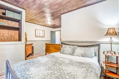 Remodeled home with large yard & kitchen in lovely forest setting - dog-friendly