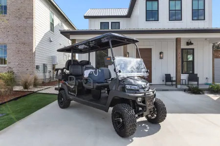 Private Heated Saltwater Pool and Bikes - Stunning Coastal Retreat