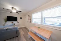 Spacious Living with Full Kitchen and Parking - Charming Coastal Retreat Hotels in Norfolk