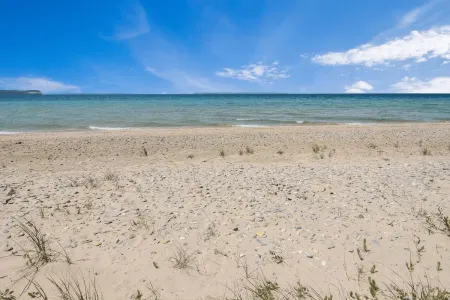 Private Beach and Spectacular Views - Charming Family Retreat