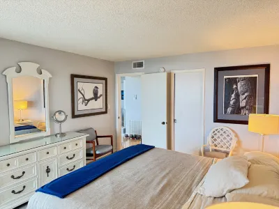 Stunning Views and Two Heated Pools - Gorgeous Bay Front Retreat Alvin's Island - Holmes Beach #753 주변 호텔