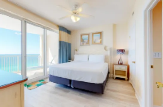 Oceanfront condo with epic gulf view, shared pool & hot tub, free WiFi, & W/D