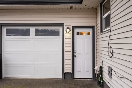 Convenient Access to Scenic Trails and Dining - Charming Bright Retreat