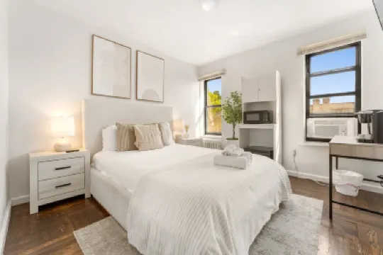 Prime Location and Cozy Comfort - Inviting Urban Haven Отели в г. 