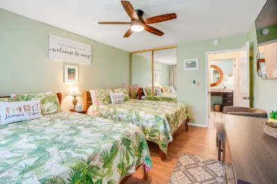 Tropical Gardens and Resort Amenities - Charming Coastal Escape Hotels near Nounou-East Trail