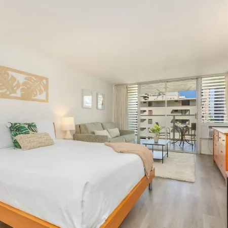 @marbella Lane - Stylish Island Stay w/ City Views