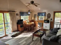 Treehouse type cottage in private location - Pet friendly!
