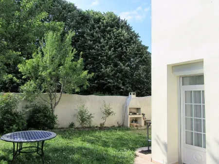 Big house in the center of Marennes Отели рядом с достопримечательностью «La Cité De L'huître»