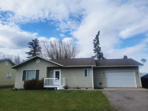 Back Yard Oasis, walk to Flathead Lake/downtown minutes from Blacktail Mountain! Hotels in Lakeside