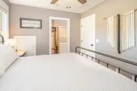 Charming Carriage house Near Old Town Bluffton! Hotels in Bluffton