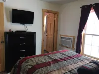 Stylish Retreat - Fireplace, Porch, Fire Pit, WiFi, Grill Hotel di Hartwick