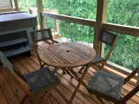 Cozy Retreat - Hot tub, WiFi, Tranquil Forest Setting Hotels in Wolfe County