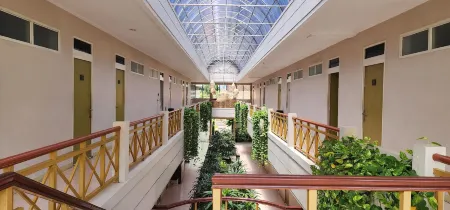 Hotel Sulawesi Jember Отели в г. Sumbersari