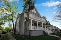 Family-Friendly 6-bedroom house in Charming Buffalo with WiFi, AC - บูติค