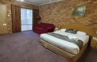 Pines Country Club Motor Inn Hotels in Shepparton