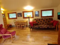 Spacious and comfortable, king bed and double futon sofa, kitchen, near 7 Oaks Hotels in Madison County