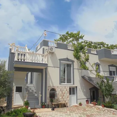 Vila Viktori Hotels near Ksamil Islands