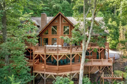 Leyland by AvantStay Cabin Mansion w Views