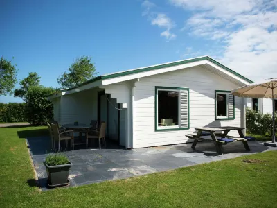 Wooden Bungalow with Dishwasher Near the Beach