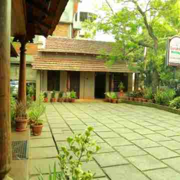 Gurukripa Heritage Hotel Exterior