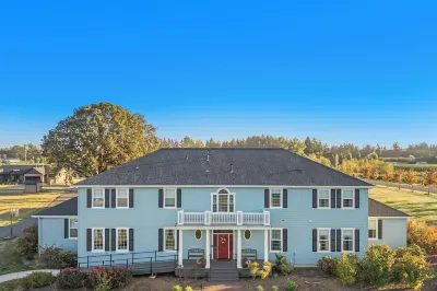 La Bastide Bed and Breakfast Hotels near Day Camp