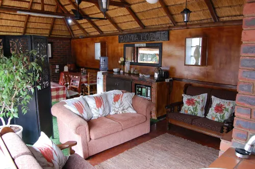 Boma Lodge - parking