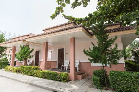 Kiang Talay Resort Rayong Отели рядом с достопримечательностью «Mae Ram Phueng Beach»