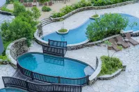 Dorje's Resort and Spa - Infinity Pools