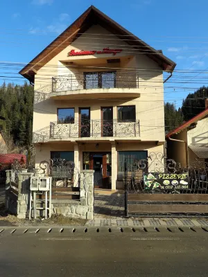 Pensiunea Pizza House Hotels in 