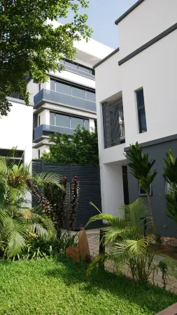 Brickspoint Boutique Aparthotel Asokoro Отели рядом с достопримечательностью «Nike Art Gallery, Abuja»