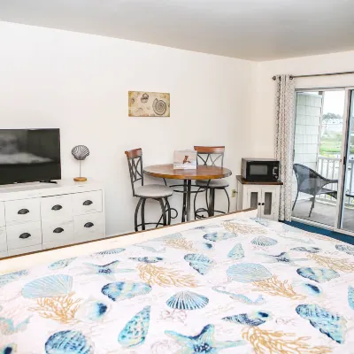 Waterside Inn Hotels near Chincoteague Island