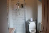 1 Bed Flat - Sleeps 2 - Wifi - Kitchens