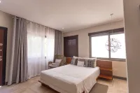 Serenity Residences & Spa - Kokrobite Beach Hotels in Ngleshi Amanfro