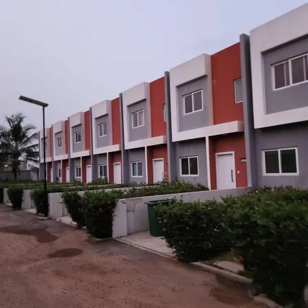 Spacious Luxury 3Bed Hse in Tema - Netflix Wi-fi