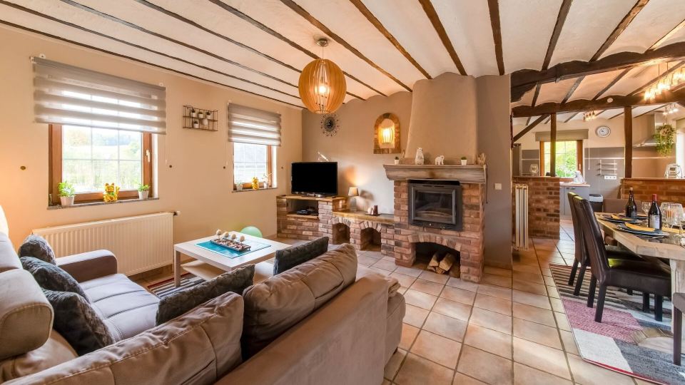 Holiday Home with Hot Tub in Vielsalm