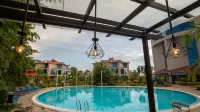 Hotel Central Plaza - Pools