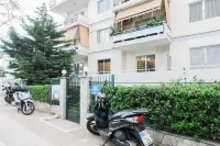 Spacious & Airy 1 Bedroom Apartment Near Helexpo Hôtels à proximité de : School of Pedagogical and Technological Education