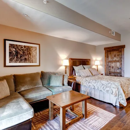 Trailhead Lodge