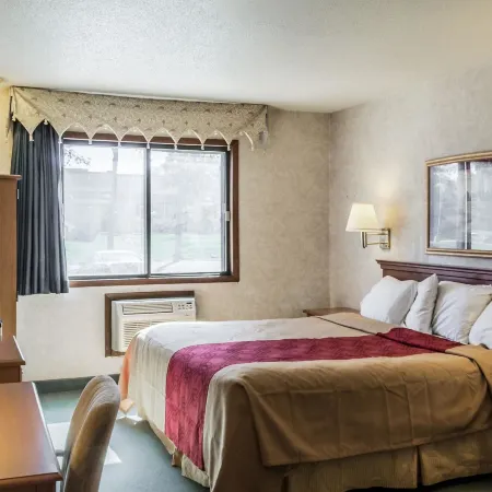 Econo Lodge North