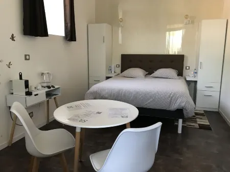 Maison d'hôtes Coeur d'Hérault - Gîte et Chambres d'hôtes - Spa & Massages Отели в г. Нефьес
