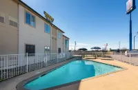 Motel 6 Terrell, TX - Swimmingpools
