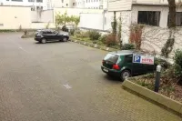 ホテル ブールバート - 駐車場