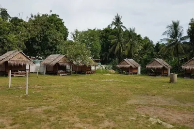 Lanta Local Hut Hotel di 