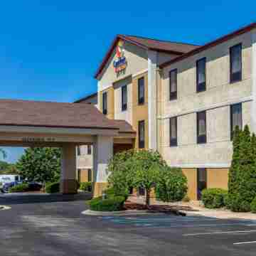 Comfort Suites Hotel Exterior