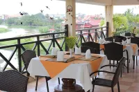 Siem Reap Riverside Hotel - parkir