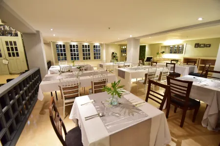 Almont City Hotel Отели рядом с достопримечательностью «Гейзано Бутуан»