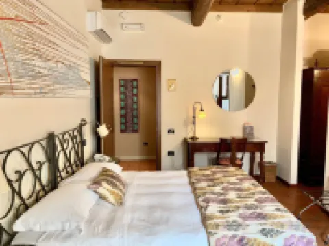 โรงแรมเดปราตี โรงแรมในแฟร์รารา