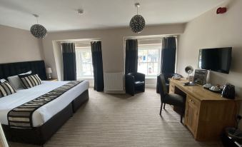 The Three Horseshoes Hotel