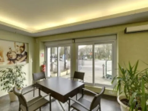 Hôtel de La Cloche Hoteles en Dole