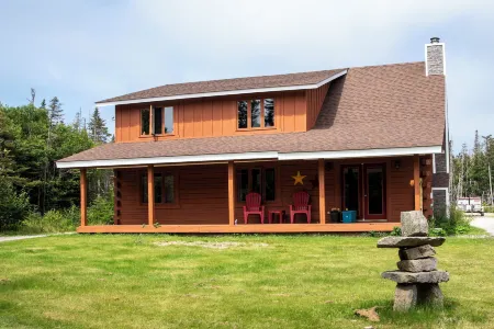 Mountain Waters Resort Отели в г. Division No. 9 Subd. H